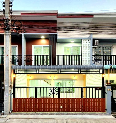ขายบ้านเดี่ยว : ขายทาวน์โฮมรีโนเวทใหม่ ม.ปาล์มวิลเลจ เครือสหพัฒน์ ศรีราชา