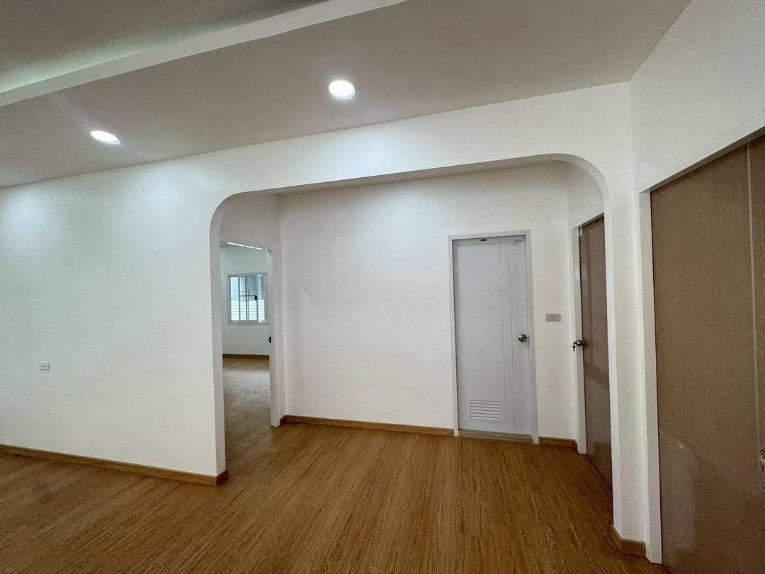 รูป ขายบ้านรีโนเวทในหมู่บ้านธีรพร เนื้อที่ 59 ตรว. 3 ห้องนอน2 ห้องน้ำ - รูปที่ 3/14