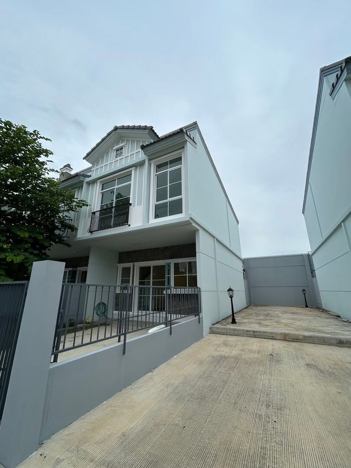 รูป ให้เช่าทาวน์โฮม Villaggio 2 ศรีนครินทร์-บางนา หลังริม สไตล์มินิมอล ใกล้ Mega Bangna (Rt-01) - รูปที่ 1/10