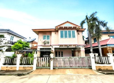 บ้านเดี่ยว ถนนประเสริฐมนูกิจ : ขาย บ้านเดี่ยว(ต้องรีโนเวทใหม่) หมู่บ้านชวนชื่น ลาดพร้าว เข้า-ออกได้ทั้งเกษตรนวมินทร์และเลียบทางด่วนรามอินทรา 50 ตร.ว. 3ห้องนอน 3ห้องน้ำ