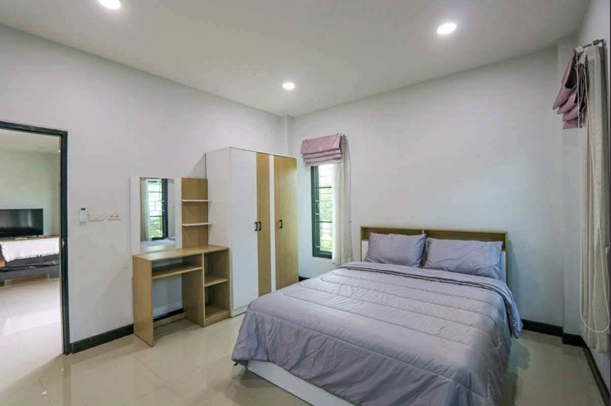 รูป ให้เช่าบ้าน 3 ห้องนอน 2 ห้องน้ำ พร้อมเฟอร์นิเจอร์ อำเภอสารภี-เชียงใหม่ (R1049) T.0946511456 - รูปที่ 8/12