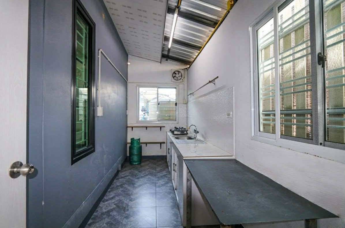 รูป ให้เช่าบ้าน 3 ห้องนอน 2 ห้องน้ำ พร้อมเฟอร์นิเจอร์ อำเภอสารภี-เชียงใหม่ (R1049) T.0946511456 - รูปที่ 11/12