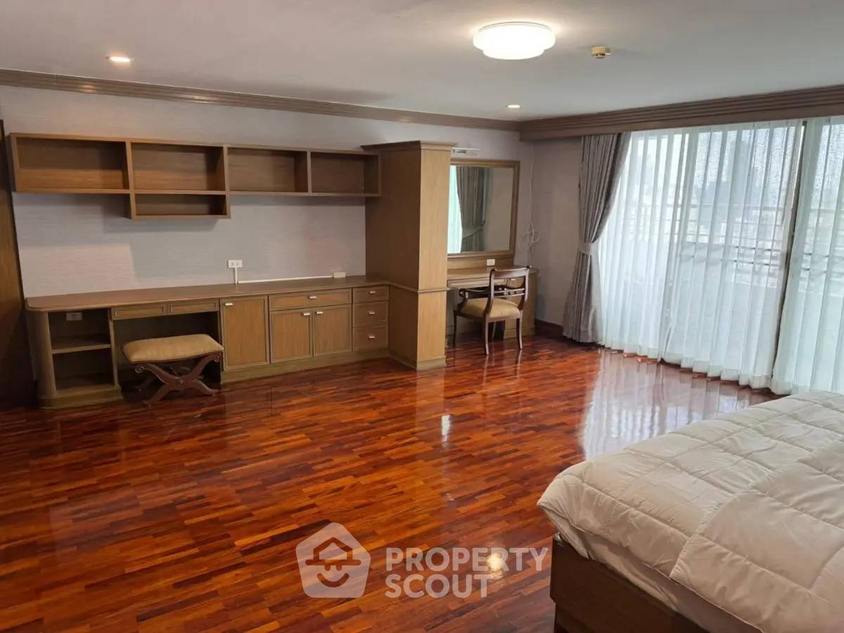 รูป คอนโด 3 ห้องนอน ชั้นสูง 37 ขนาด 350 ตร.ม. วัฒนา เฮ้าส์ ใกล้ MRT สุขุมวิท 200 ม. (ID 2866749) - รูปที่ 12/20