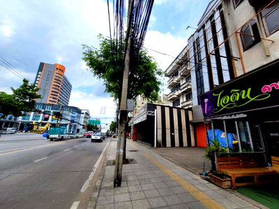 สำนักงาน ถนนศรีนครินทร์ : สำนักงาน 59 ตร.วา อ่อนนุช 52 สวนหลวง กรุงเทพมหานคร 16.5M
