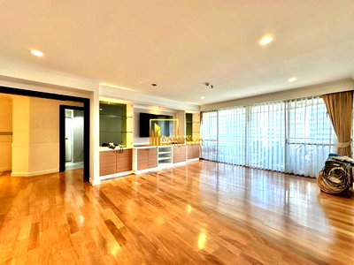 Apartment building for rent Srinakharinwirot University Prasanmit Campus : Impressive 4 Bedroom Apartment in Asoke - BR0453AP