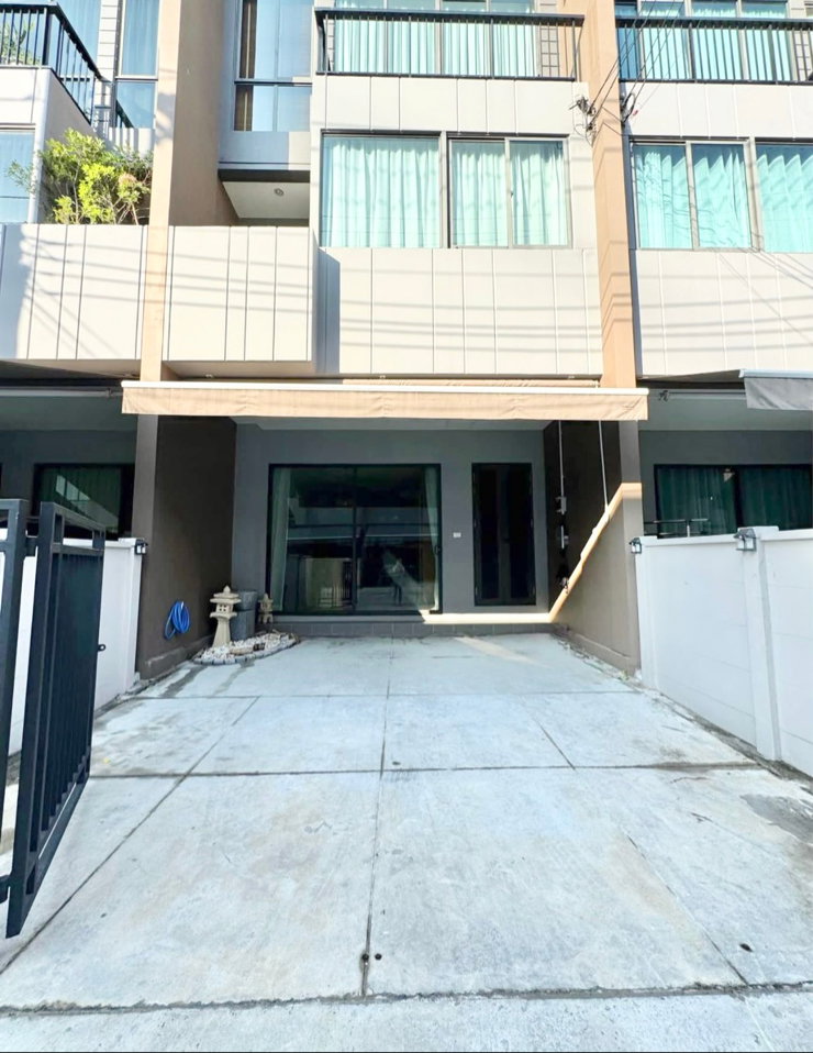 ทาวน์โฮมให้เช่า : ให้เช่าบ้านกลางเมือง พระราม 9-กรุงเทพกรีฑา (Baan Klang Muang Rama 9- Krungthep Kreetha)