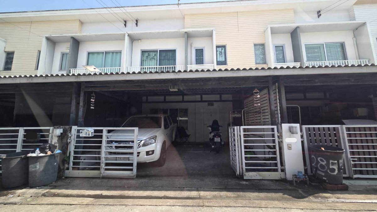 ขายทาวน์โฮม 2 ชั้น 28 ตรว ดอนเมือง - สรงประภา 3 ห้องนอน 2 ห้องน้ำ 2 ที่จอดรถ เดินทางสะดวก ใกล้สนามบินดอนเมือง และทางด่วน เพียง 2.4 ล้านบาท (310AGJD) 