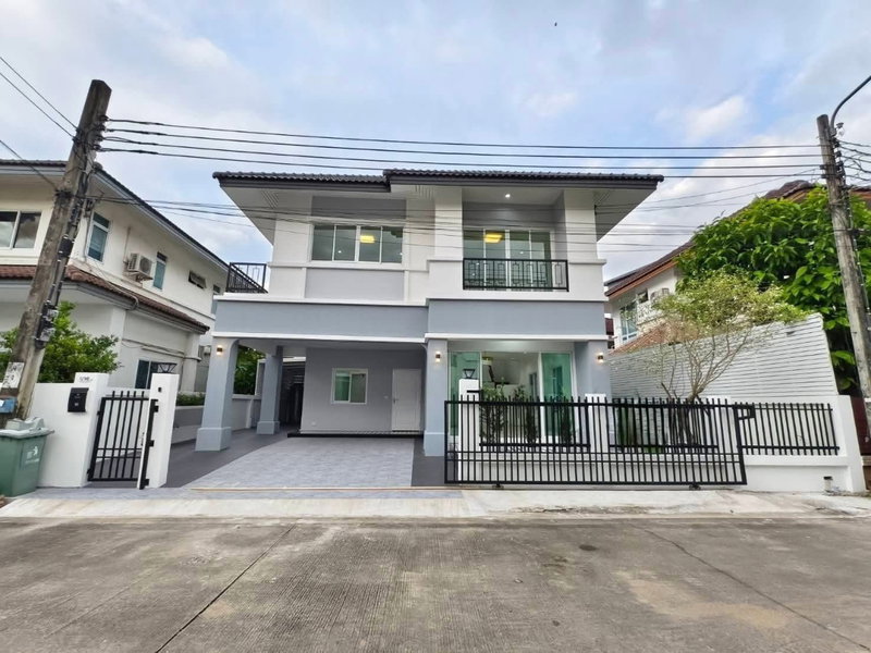 Houses for sale : R186 🌿 Cancellation of reservation! Detached house, Ladprao 101, near the BTS Skytrain, modern style, ready to move in! Only 7.89 million baht 💰