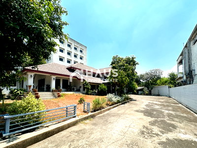Houses for sale Ratchadaphisek Road : House Nimit Tai Municipality Soi 1 / 6 Bedrooms #HPCC046