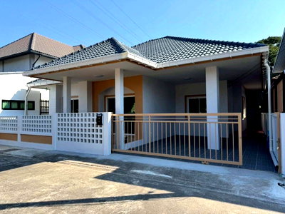 เช่าบ้านเดี่ยว ศาลหลักเมืองจังหวัดเชียงใหม่ : ให้เช่าบ้านเดี่ยว ตลาดรวมโชค-มีโชค ใกล้เมืองเชียงใหม่ พื้นที่ 120 ตร.ม.  2 ห้องนอน