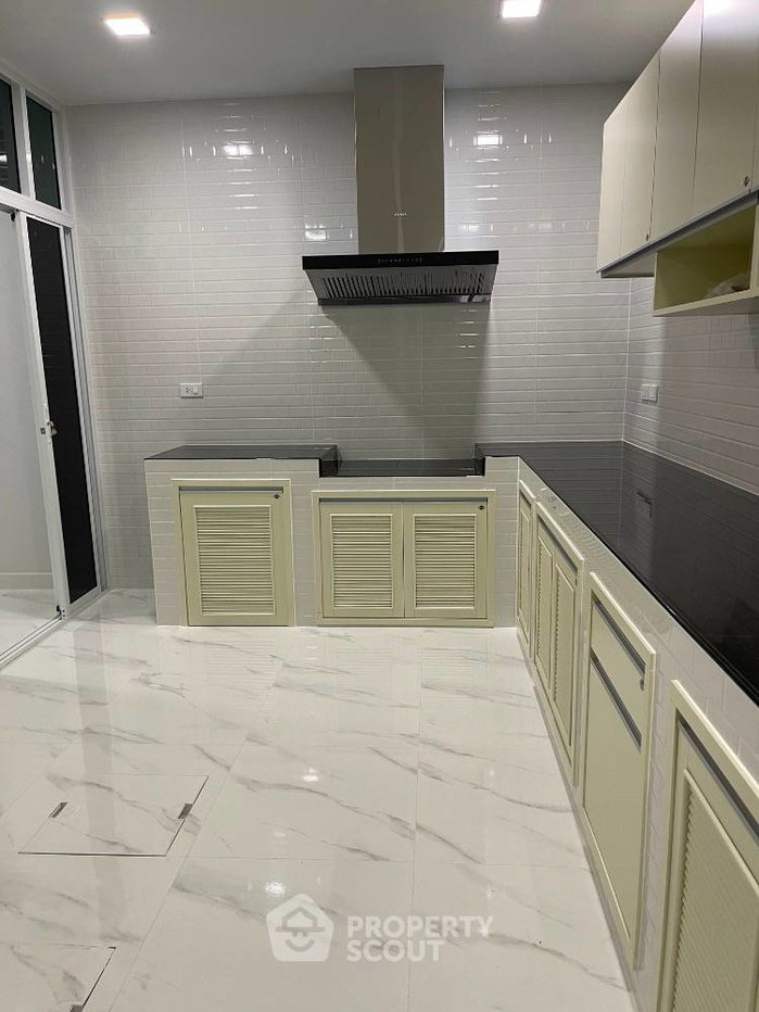 รูป บ้าน 4 ห้องนอน สำหรับขาย โครงการบุราสิริ บางนา ใกล้บางสะอทอง (ID 1987865) - รูปที่ 16/17