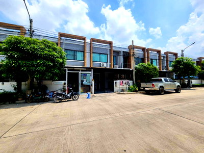 ทาวน์โฮม โรงเรียนนานาชาติเด่นหล้า : ทาวน์เฮ้าส์ 20.7 ตร.วา เปี่ยมสุข เอสเกต แจ้งวัฒนะ-กาญจนาภิเษก บางบัวทอง นนทบุรี 2.3M