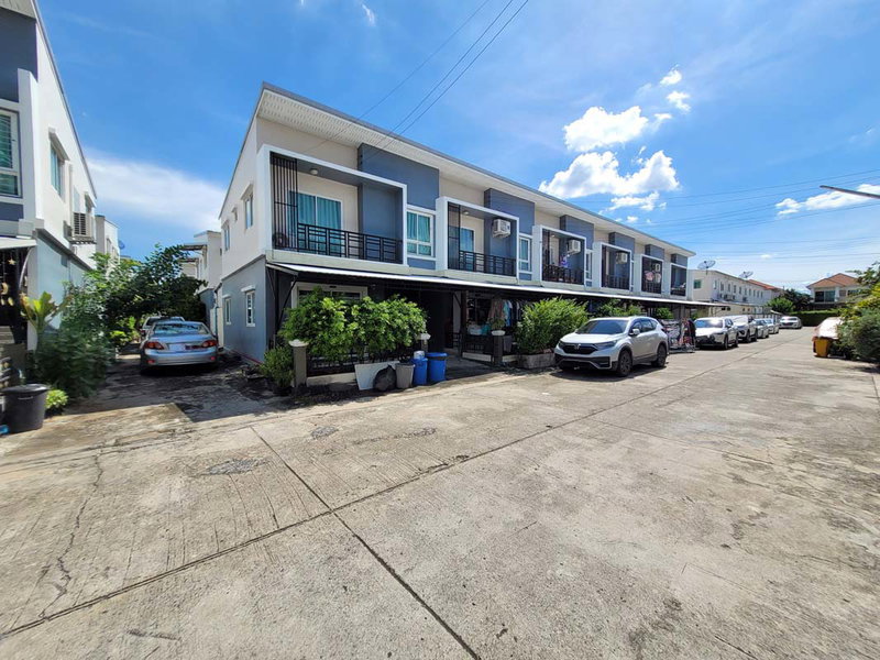 Townhouses for sale : TOWN HOUSE 19.5 Sq.w. Prawet Bangkok for 2.8M