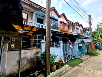 Townhouses for sale Photharam Ratchburi : TOWN HOUSE 15 Sq.w. Photharam Ratchburi for 730,000