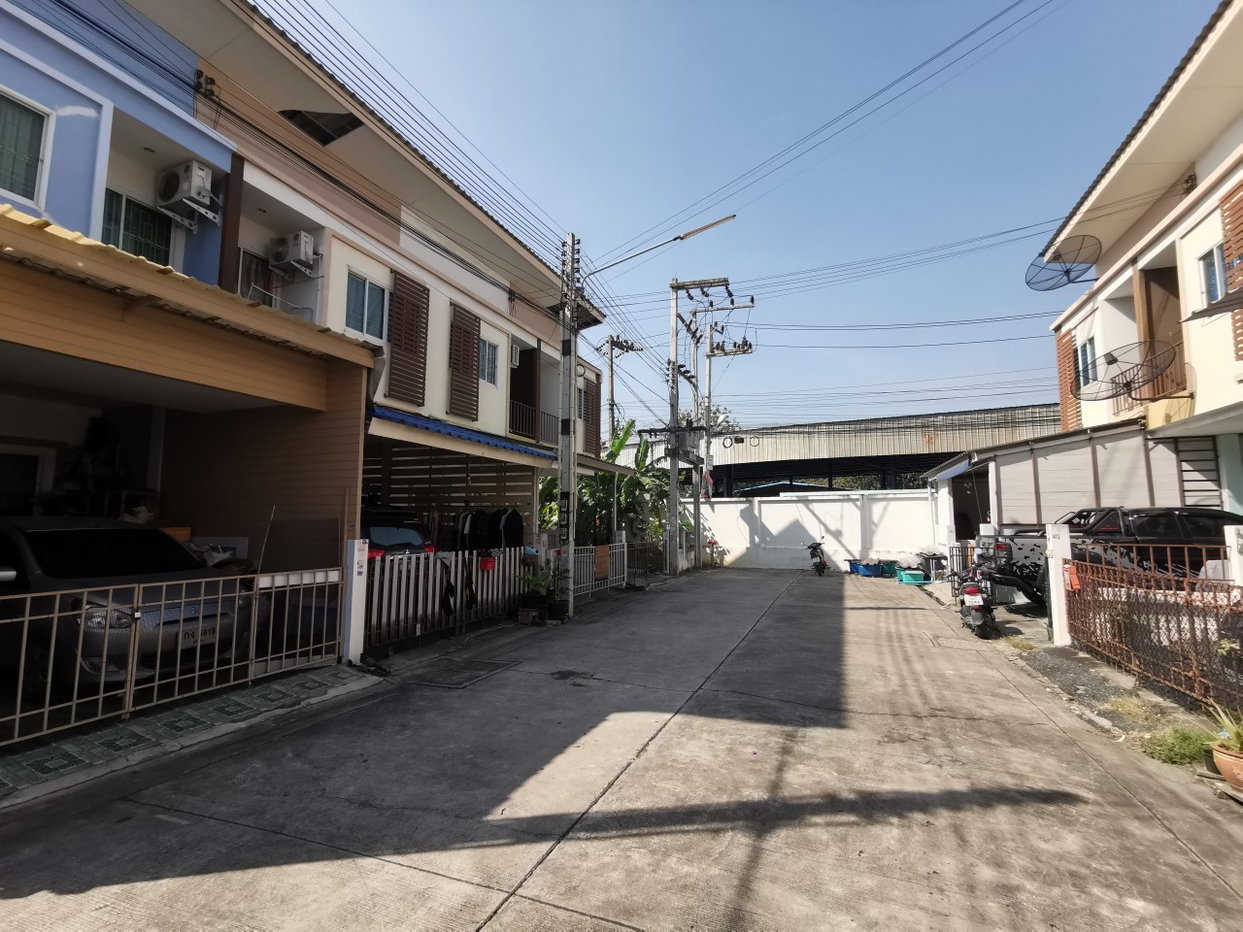 รูป ทาวน์เฮ้าส์ 42.1 ตร.วา ธนาพร แหลมฉบัง ศรีราชา ชลบุรี 2.4M - รูปที่ 1/3