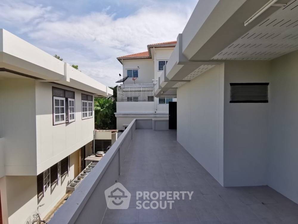 รูป บ้านเดี่ยว 4 ห้องนอน สำหรับขาย ใกล้ สะพานสูง กรุงเทพ (เลี้ยงสัตว์ได้) (ID 1273459) - รูปที่ 8/11