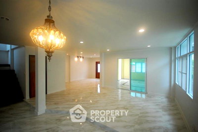 บ้านเดี่ยว สถานีรถไฟฟ้าบางซ่อน : บ้าน 10 ห้องนอน 444 ตร.ม. เลี้ยงสัตว์ได้ ใกล้ MRT วงศ์สว่าง 200 ม. (ID 1274131)