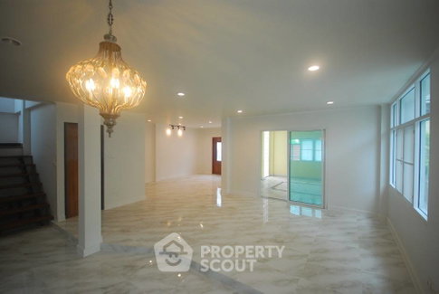 Pet-Friendly 10-BR House 444 Sqm Near MRT Wong Sawang (200m) (ID 1274131)