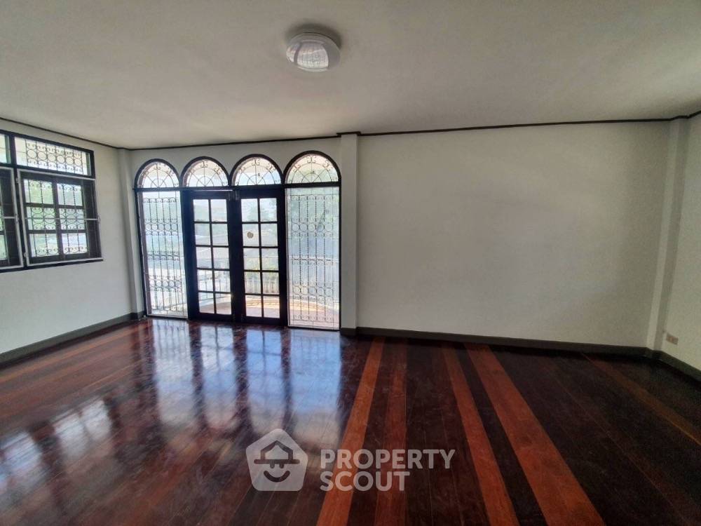 รูป บ้านเดี่ยว 4 ห้องนอน สำหรับขาย ใกล้ สะพานสูง กรุงเทพ (เลี้ยงสัตว์ได้) (ID 1273459) - รูปที่ 7/11