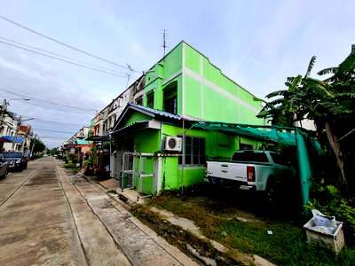 ทาวน์โฮม โรงเรียนนานาชาติเด่นหล้า : ทาวน์เฮ้าส์ 18.8 ตร.วา พิชาดา บางบัวทอง บางบัวทอง นนทบุรี 1.4M
