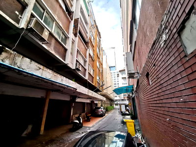 Shophouses for sale Department of Skill Development : SHOP HOUSE 36 Sq.w. Ratchathewi Bangkok for 40M