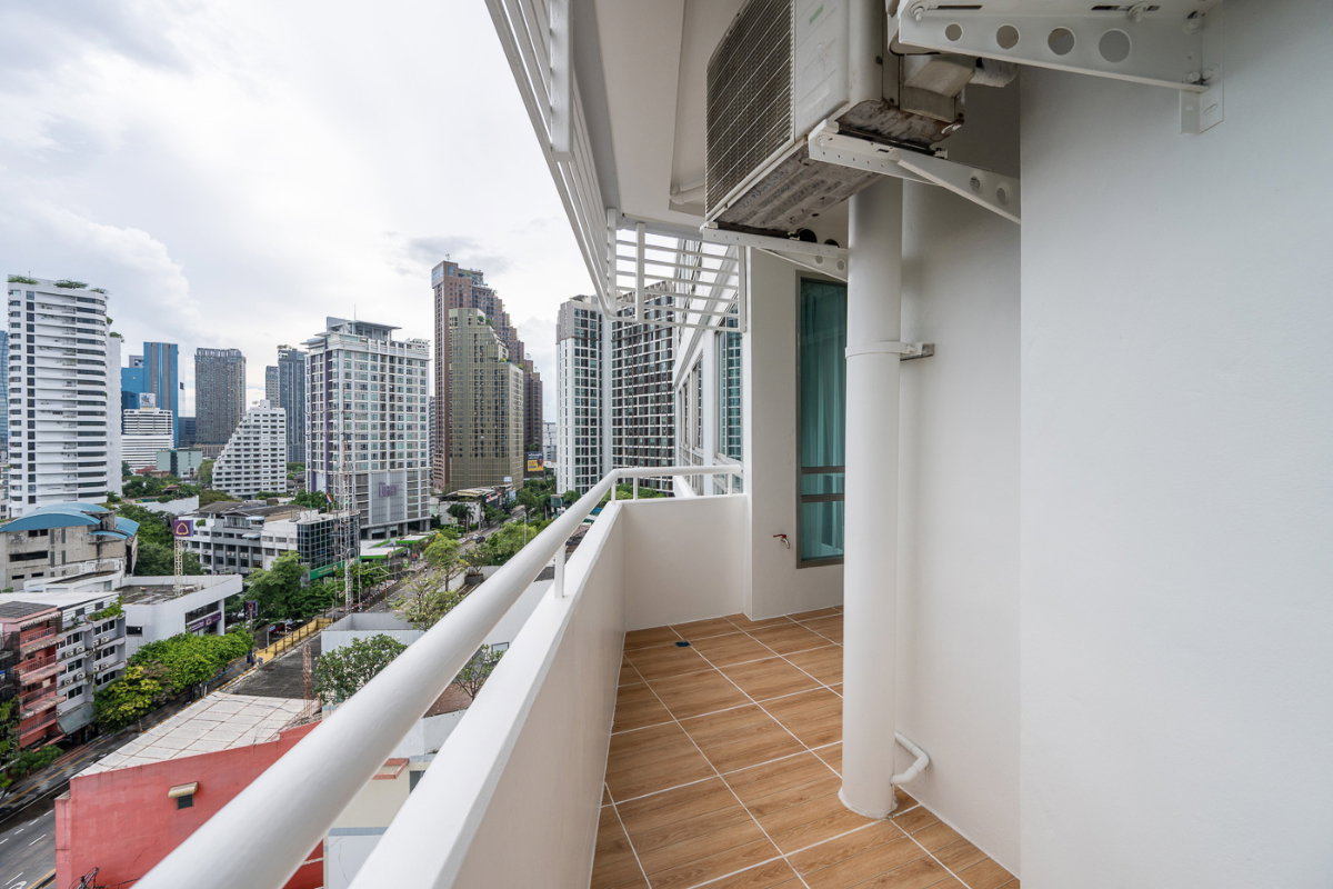 picture Sale :The zest Condominium🔥🔥 - 19/20