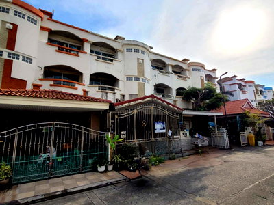 Townhouses for sale MRT Lat Phrao 101  : TOWN HOUSE 28.3 Sq.w. Bang Kapi Bangkok for 3.8M
