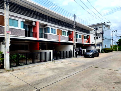 ทาวน์โฮม ถนนพรประภานิมิต : ทาวน์เฮ้าส์ 20.9 ตร.วา ธนากุล ทาวน์โฮม บางละมุง บางละมุง ชลบุรี 2.2M