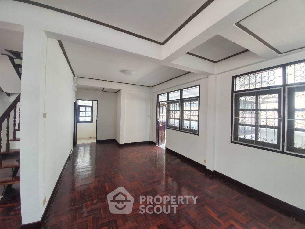 รูป บ้านเดี่ยว 4 ห้องนอน สำหรับขาย ใกล้ สะพานสูง กรุงเทพ (เลี้ยงสัตว์ได้) (ID 1273459) - รูปที่ 9/11
