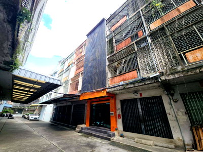 Shophouses for sale Nimibutr Stadium : SHOP HOUSE 14 Sq.w. Pom Prap Sattru Phai Bangkok for 15M