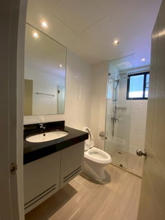 รูปภาพ LTH15277 – Spacious Condo Pet-Friendly for Rent Asoke | City Lifestyle Best Value | Near BTS Asoke | 100,000 THB