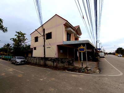 Shophouses for sale Phichai Uttaradit : SHOP HOUSE 52 Sq.w. Phichai Uttaradit for 3M