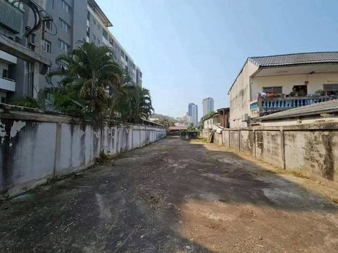 ที่ดินศรีราชา ทำเลศักยภาพสูง ใกล้ชุมชน ตรงข้ามโรงเจ