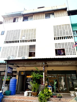 ขายกิจการ : ขายหอพัก ตึก 4 ชั้น 2 คูหา พุทธมณฑลสาย 5 หมู่บ้านกลาโหม ใกล้ตลาดเสรี พร้อมรายได้ทันที รีโนเวทใหม่ ติดถนนพุทธมณฑลสาย 5 ตรงข้ามตลาดเสรี 