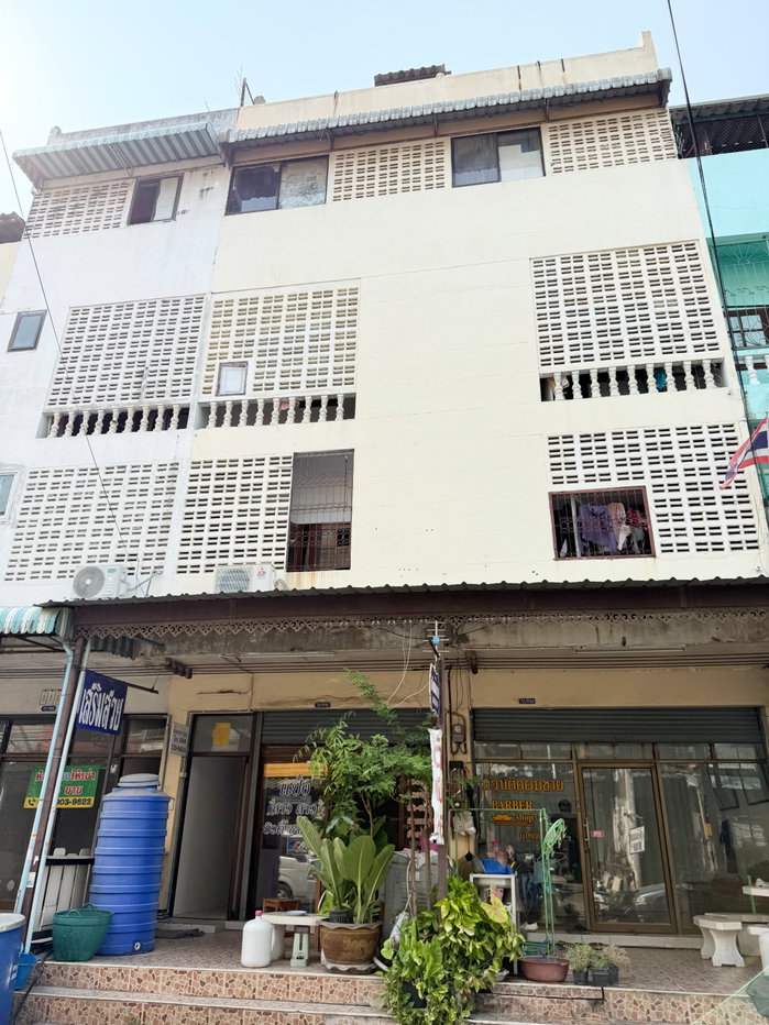 รูป ขายหอพัก ตึก 4 ชั้น 2 คูหา พุทธมณฑลสาย 5 หมู่บ้านกลาโหม ใกล้ตลาดเสรี พร้อมรายได้ทันที รีโนเวทใหม่ ติดถนนพุทธมณฑลสาย 5 ตรงข้ามตลาดเสรี - รูปที่ 1/12