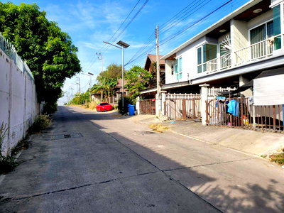 Townhouses for sale Si Racha Chonburi : TOWN HOUSE 22.6 Sq.w. Si Racha Chonburi for 1.7M