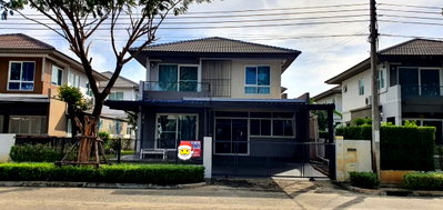 บ้านเดี่ยวให้เช่า : 🏡✨เช่า / ขาย บ้านเดี่ยว พฤกษ์ลดา สุวรรณภูมิ 3 ห้องนอน 3 ห้องน้ำ บ้านตั้งอยู่ถนน Main หน้ากว้างพิเศษ ทำเลดี เข้า-ออกสะดวก