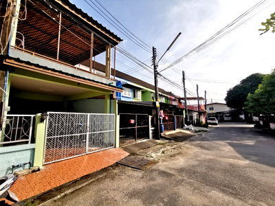 Townhouses for sale Central Si Racha : TOWN HOUSE 19 Sq.w. Si Racha Chonburi for 1.2M