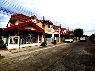 Townhouses for sale Eastern Asia University : TOWN HOUSE 20 Sq.w. Thanyaburi Pathumthani for 1.1M