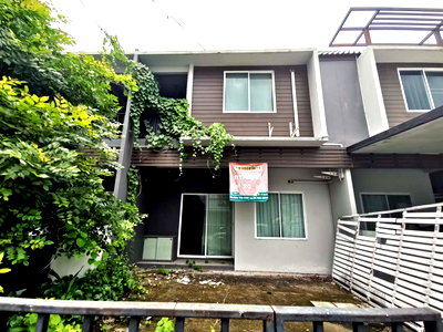 Townhouses for sale Eastern Asia University : TOWN HOUSE 20 Sq.w. Lam Luk Ka Pathumthani for 1.3M