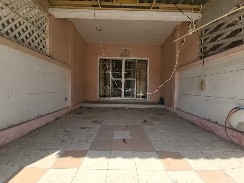 Townhouses for sale : TOWN HOUSE 18 Sq.w. Nong Khaem Bangkok for 1.9M
