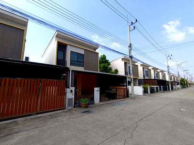 Townhouses for sale Bangkok University : TOWN HOUSE 26.5 Sq.w. Khlong Luang Pathumthani for 2.4M