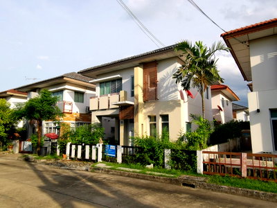 บ้านเดี่ยว โรงเรียนนวมินทราชินูทิศ เบญจมราชาลัย : บ้านแฝด 35.1 ตร.วา พร้อมพัฒน์ กรีนโนวา รามอินทรา คลองสามวา กรุงเทพมหานคร 2.5M