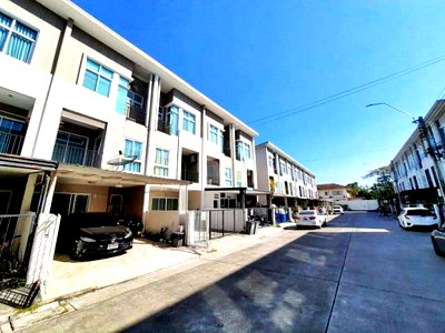 ขายทาวน์โฮม : Call : 093-531-5585 โครงการ ซิกเนเจอร์ รามอินทรา 109 ขายด่วนทาวน์โฮม 3 ชั้น 23.1 ตารางวา หน้ากว้าง 5.5 เมตร 3 นอน 3 น้ำ ใกล้รถไฟฟ้าสีชมพู สถานีบางชัน