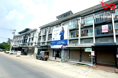 อาคารพาณิชย์ ลำลูกกา 13 : ขายอาคารพาณิชย์ 3.5 ชั้น ลำลูกกาคลอง 2 ซอยบุญคุ้ม ถนนลำลูกกา ติดถนน เหมาะค้าขายและทำออฟฟิศ