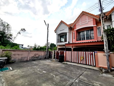 Townhouses for sale Si Racha Chonburi : TOWN HOUSE 20 Sq.w. Si Racha Chonburi for 1.2M