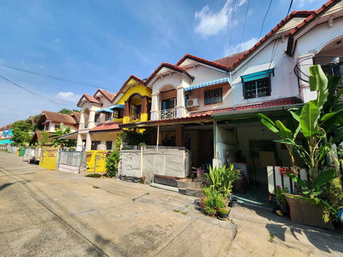 TOWN HOUSE 22.8 Sq.w. Thanyaburi Pathumthani for 1.4M