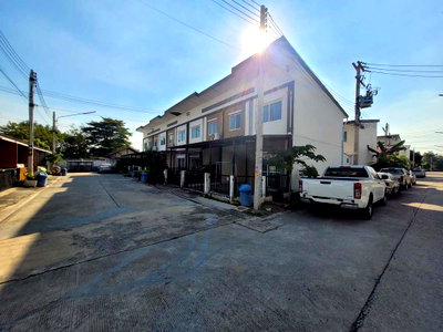 Townhouses for sale Khlong Luang Road : TOWN HOUSE 17.6 Sq.w. Khlong Luang Pathumthani for 2M