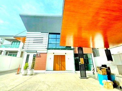 เช่าโรงงาน ม.สยาม : ใกล้ MRTบางแค 1 กม. บางแค3-11 โกดังขนาดใหญ่ 750 ตร.ม. 180ตรว. 3 ชั้น 4นอน 4 น้ำBTS บางหว้า จอดรถจำนวนมาก เดอะมอลล์ บางแค 2 กม.