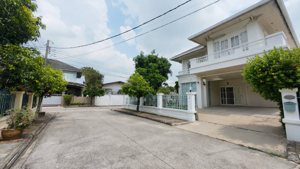 รูป บ้านเดี่ยว บ้านสวนพุทธมณฑล สาย1 หลังมุม เฟอร์จัดเต็ม พร้อมอยู่ - รูปที่ 2/34